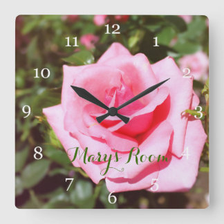 Gorgeous pink rose flower clock. Floral Vierkante Klok