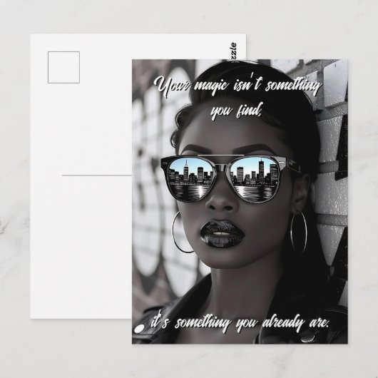 Gorgeous Woman in City with Sunglasses and Quote Briefkaart (Voorkant / Achterkant)