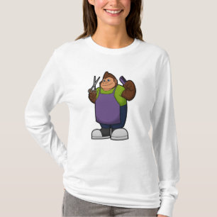 Gorilla als hairdresser met schaar en kam t-shirt