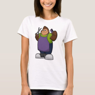 Gorilla als hairdresser met schaar en kam t-shirt