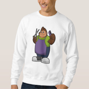 Gorilla als hairdresser met schaar en kam trui