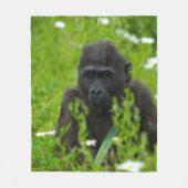Gorilla Baby die in de gras schuilt Fleece Deken (Voorkant)
