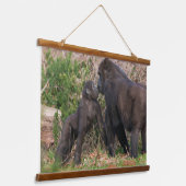 Gorilla Baby's Affectionate voor moeder Hangend Wandkleed (Gebogen)