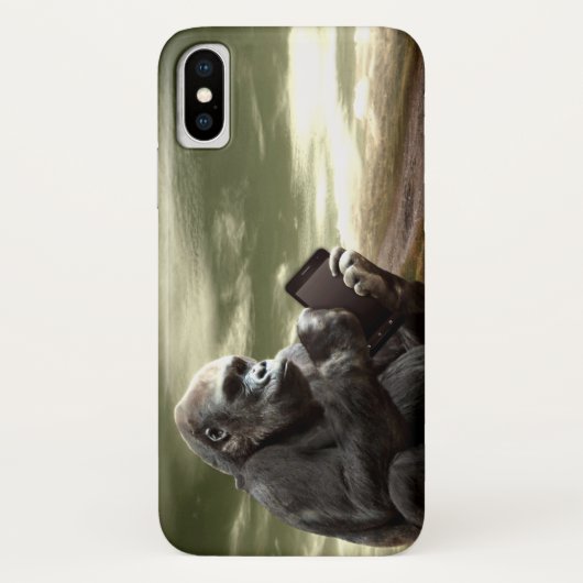 Gorilla neemt de tablet in Case-Mate iPhone case (Achterkant)