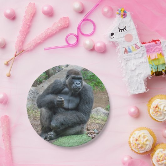 Gorilla op het bord van het zoopapier (Feest)