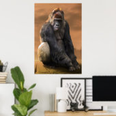 Gorilla, zilver achteraan bij schemering poster (Thuiskantoor)