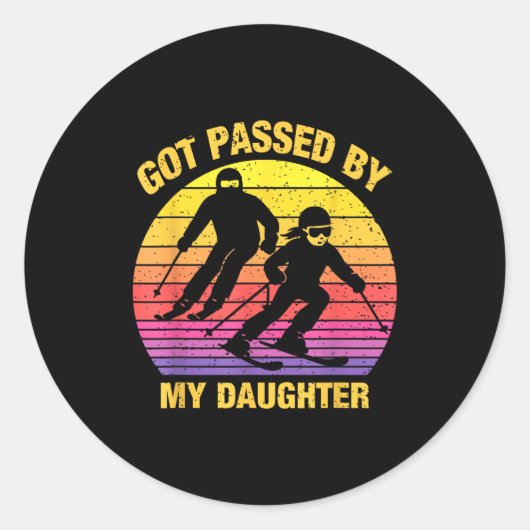 Got Ped By My Daughter Funny Skiing Family Ronde Sticker (Voorkant)