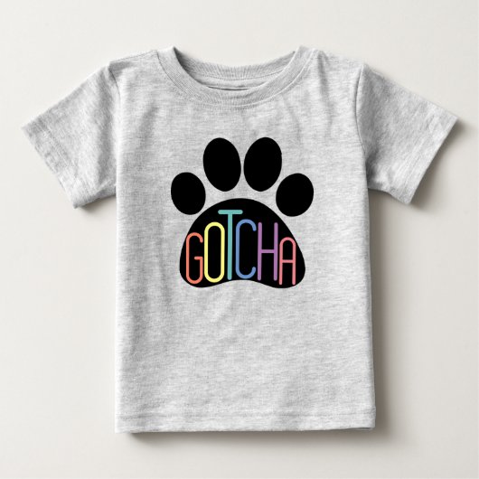 "Gotcha" Baby T-Shirt Celebrating Dog Adoption (Voorkant)