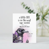 Goth babymeisje bezorgd door Kraai Boo onderweg (Staand voorkant)