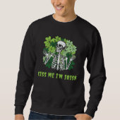 Goth St Patrick s Day Gothic  Kiss Me I m Irish Trui (Voorkant)