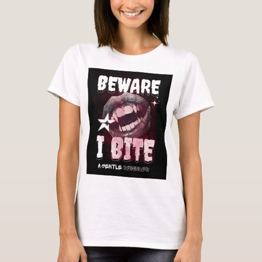 Goth Vampire T-Shirt BEWARE I BITE | Spooky Fangs  (Voorkant)