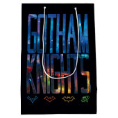 Gotham Knights City Lettering Medium Cadeauzakje (Achterkant)