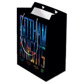 Gotham Knights City Lettering Medium Cadeauzakje (Achterkant Gekanteld)