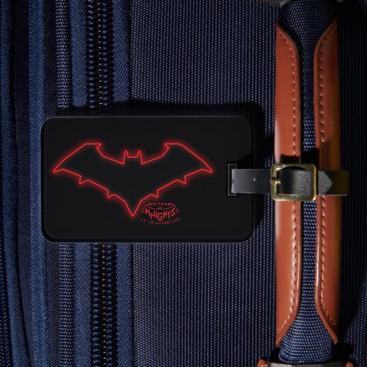 Gotham Knights Red Hood Logo Bagagelabel (Voorkant Insitu 4)