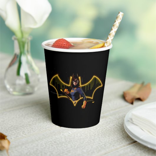 Gotham Ridders Batgirl in Logo Papieren Bekers (Insitu)