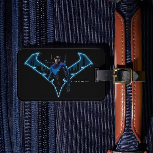 Gotham Ridders Nightwing in Logo Bagagelabel (Voorkant Insitu 4)