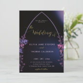 Gothic Arch Moody Paarse Rozen Chic Floral Wedding Kaart (Staand voorkant)