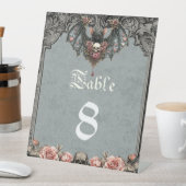 Gothic Bat Wedding Table Number Reclamebord Met Voetstuk (Insitu)