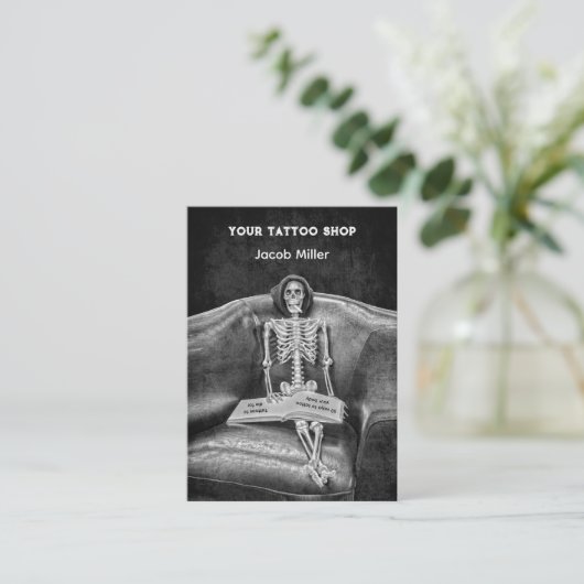 Gothic Black and White Skeleton Tattoo Shop Visitekaartje (Staand voorkant)