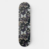 Gothic Black Paarse Skulls en Moths Skateboard (Voorkant)