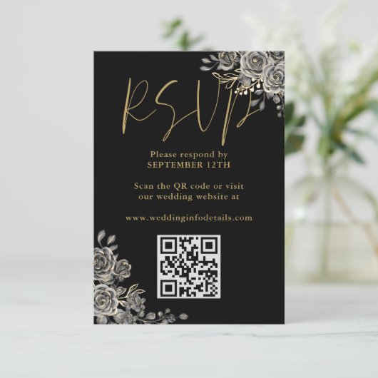 Gothic Bloemen Rozen Zwart en Goud Bruiloft QR Cod RSVP Kaartje (Staand voorkant)
