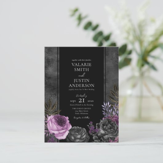 Gothic Bruiloft Bloemen Paarse en Zwarte Uitnodigi Kaart (Staand voorkant)
