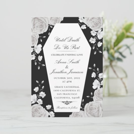 Gothic Coffin Invitation with Elegant White Roses Kaart (Staand voorkant)