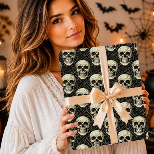 Gothic Cream Schedel Cracked Patroon Cadeaupapier