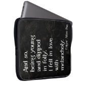 Gothic Dead Roos en Poe Quote Laptop Sleeve (Voorkant Rechts)