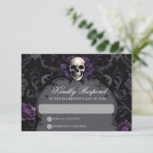Gothic Elegance Purple Boho Skull Floral Wedding RSVP Kaartje (Staand voorkant)