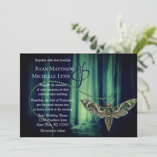 Gothic Forest Moth Wedding Kaart (Staand voorkant)