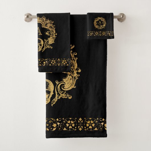 Gothic Glam | Dataset | Monogram goudschedel Bad Handdoek (Insitu)