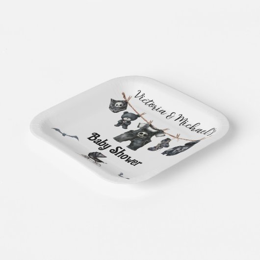 Gothic Halloween Clothesline Baby shower Papieren Bordje (Gebogen)