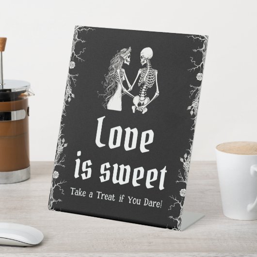 Gothic Halloween Skeleton Love is een mooi teken Reclamebord Met Voetstuk (Insitu)