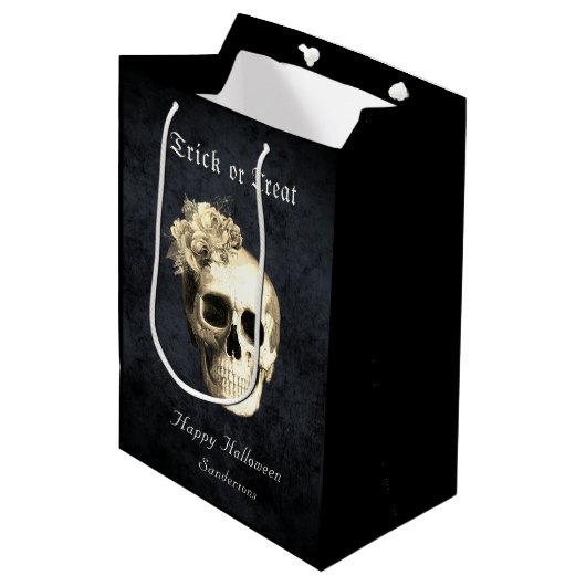 Gothic Halloween Skull White Roses gepersonaliseer Medium Cadeauzakje (Voorkant Gekanteld)