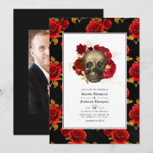 Gothic huwelijksfoto met bloemenschedel