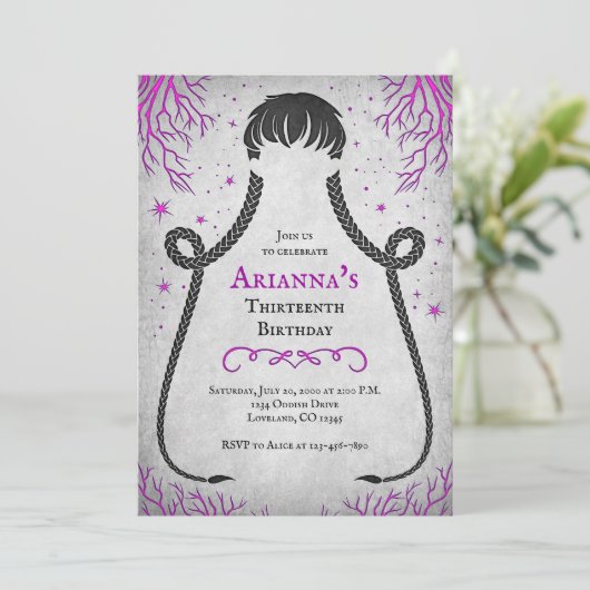 Gothic Meisje Vlechten Verjaardag Uitnodiging (Staand voorkant)
