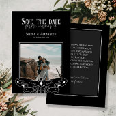 Gothic Moody Zwart en Wit Trouwfoto Save The Date