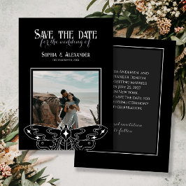 Gothic Moody Zwart en Wit Trouwfoto Save The Date