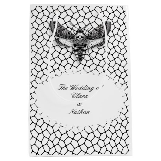 Gothic Moth Skull Wedding – Donker Elegant Medium Cadeauzakje (Voorkant)