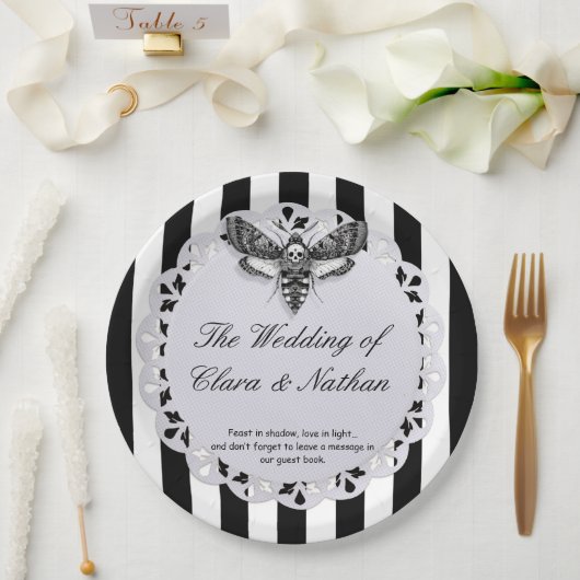 Gothic Moth Skull Wedding – Donker Elegant Papieren Bordje (Huwelijk)