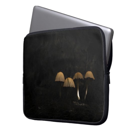 Gothic mushroom laptop case (Voorkant Links)