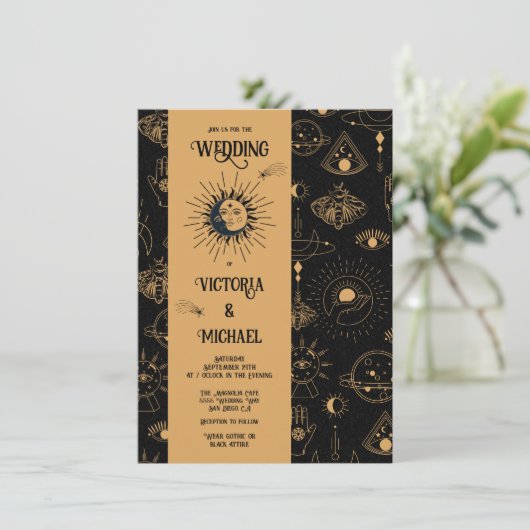 Gothic Mystical Moon Stars Moth Dark Wedding Invit Kaart (Staand voorkant)