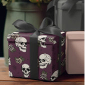 Gothic Paarse schedel en bloemen Halloween Cadeaupapier