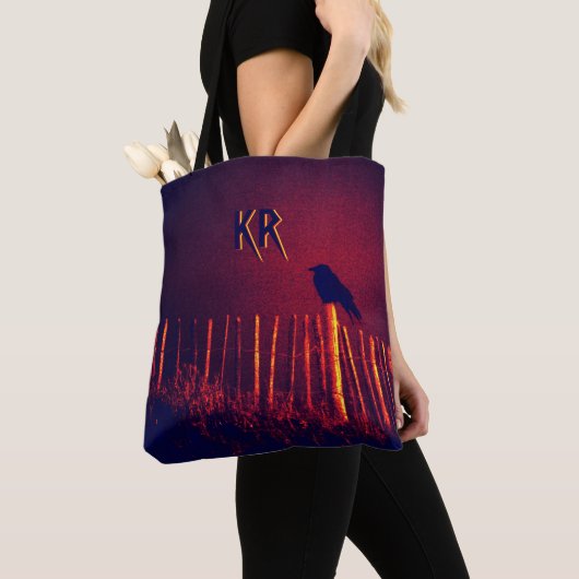 Gothic Quoth The Raven under Midnight Sky, Monogra Tote Bag (Dichtbij)