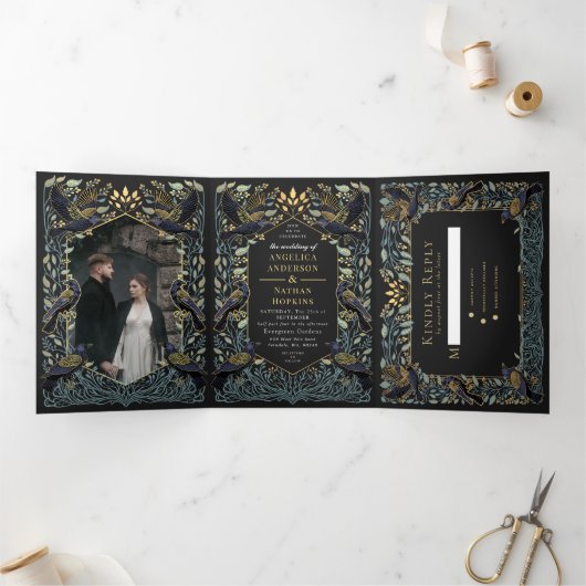 Gothic Raven Floral Wedding Drieluik Uitnodiging (Binnen)