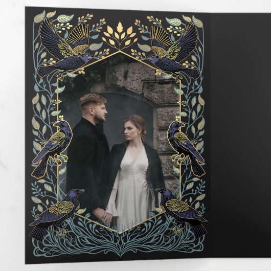 Gothic Raven Floral Wedding Drieluik Uitnodiging (Binnenzijde eerst)
