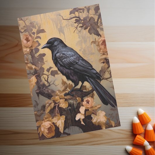 Gothic Raven in een Roos Struik Goud Tissuepapier
