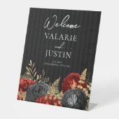Gothic Red en Black Floral Welcome Wedding Reclamebord Met Voetstuk (Voorkant)