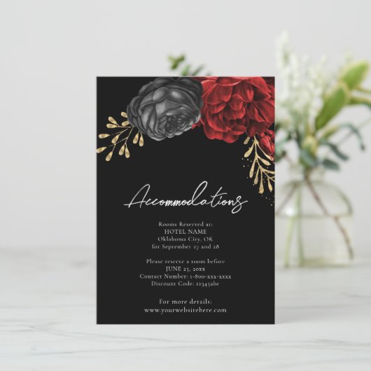 Gothic Red Floral Wedding Accommodding Enclosure Informatiekaartje (Staand voorkant)
